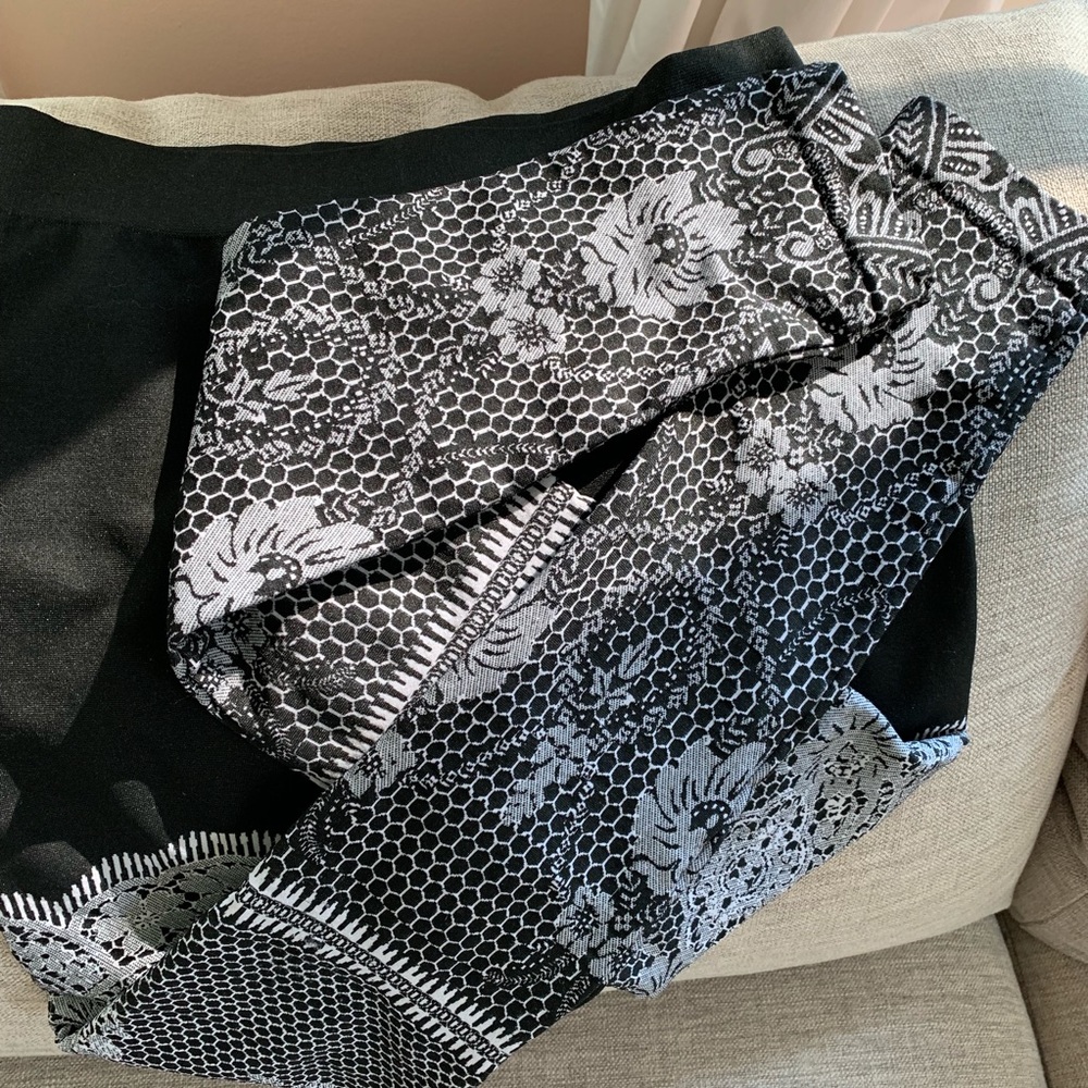 SOLD.  Cute leggings ! 😊EUC